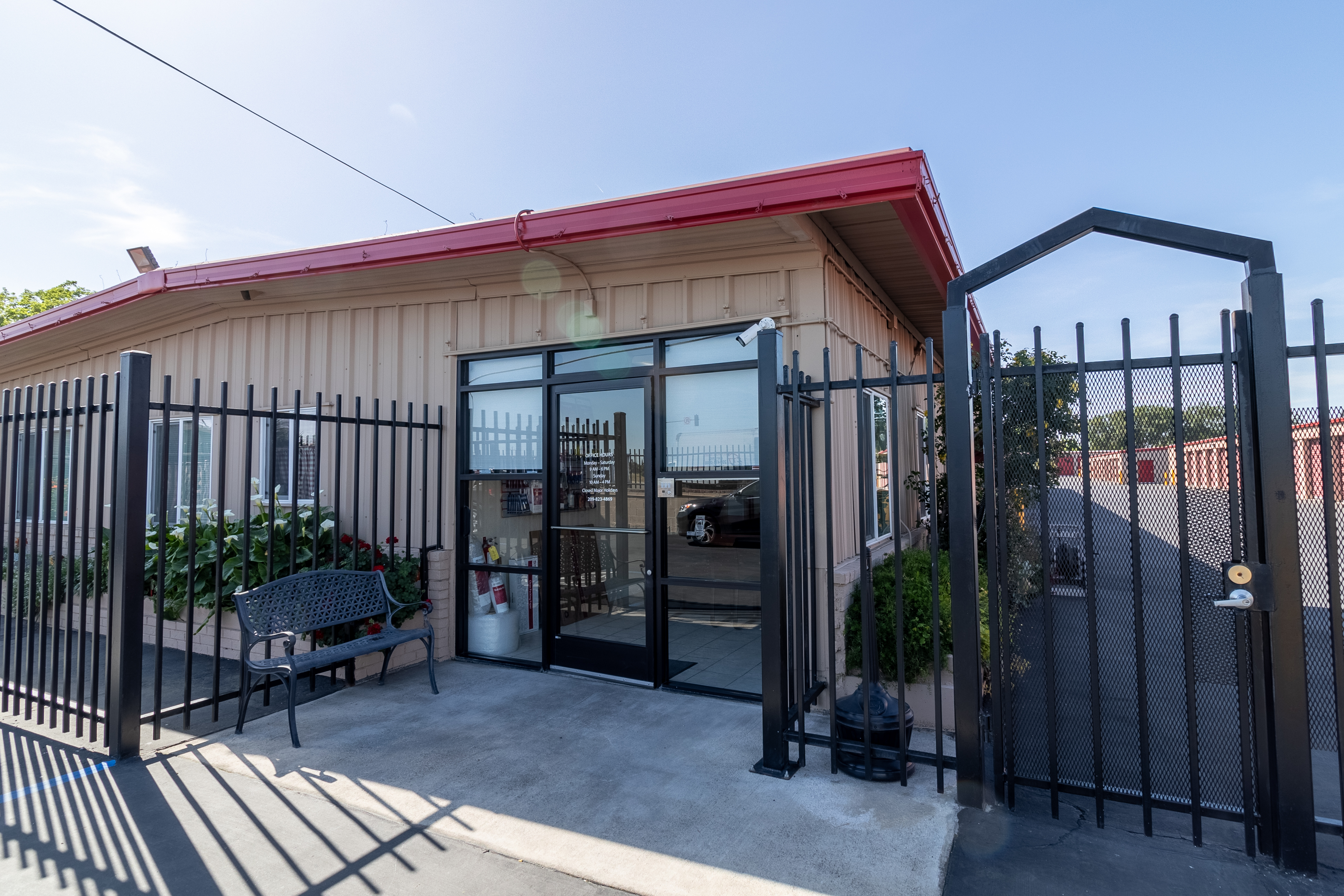 climate controlled self storage units